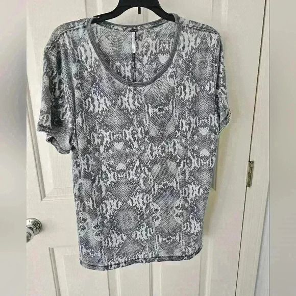 FREE PEOPLE Snake Skin Top Size M - Picture 1 of 3